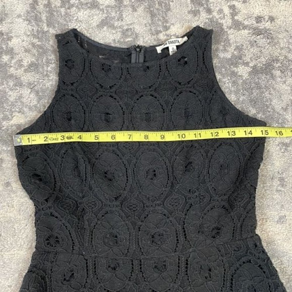BB Dakota Renley Crochet Lace Skater Dress Fit and Flare Sleeveless Black Sz 0 - Picture 9 of 11